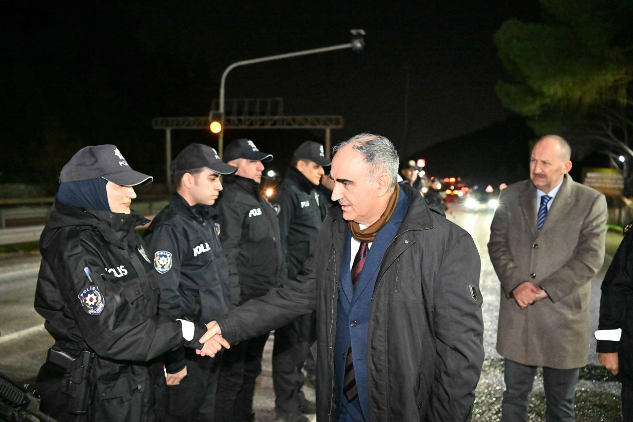 Manisa Valisi Özkan, Yılbaşı Güvenlik Tedbirlerini Yerinde İnceledi - Sayfa 1