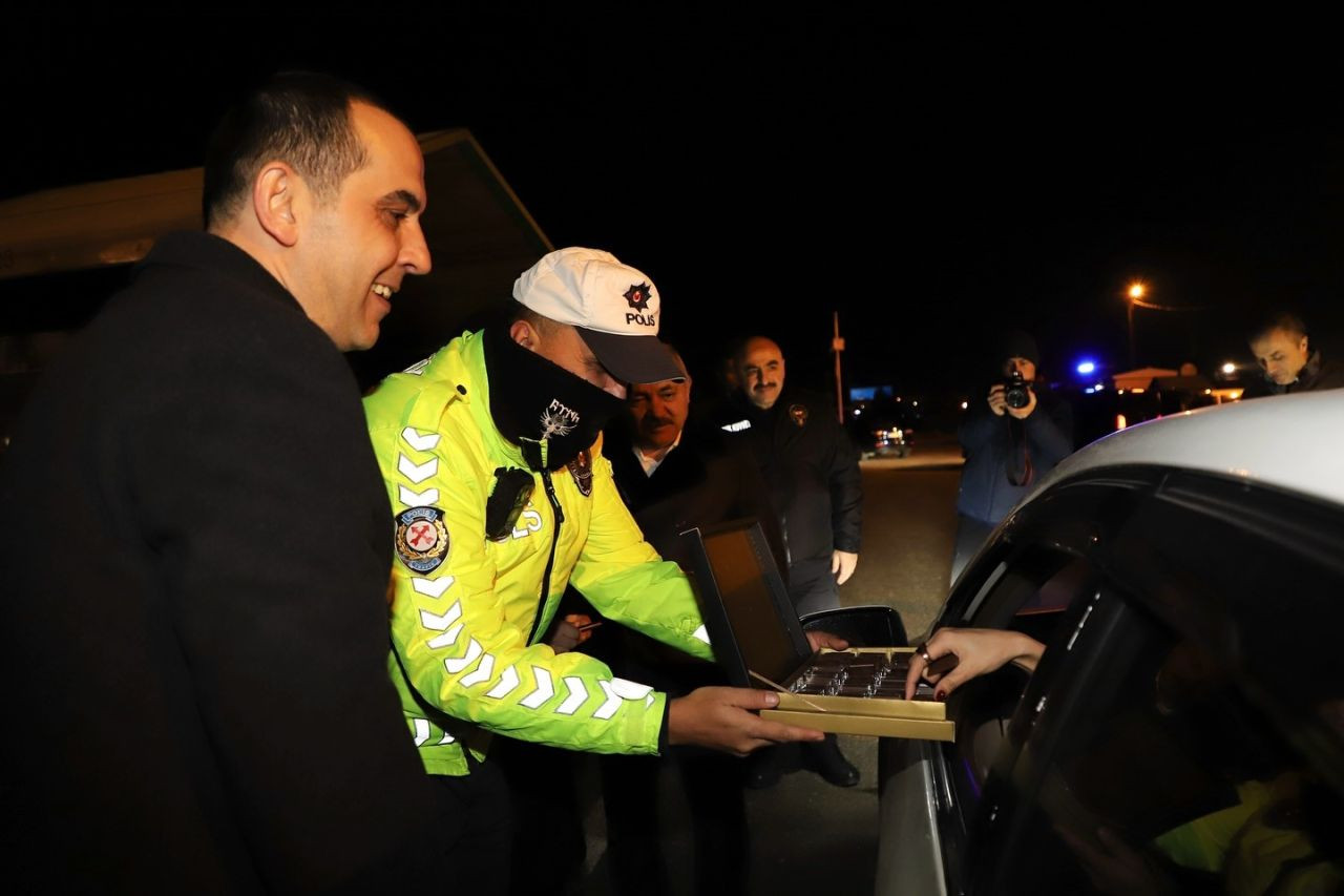 Çankırı Valisi Taşolar, Görev Başındaki Ekiplerin Yeni Yılını Kutladı - Sayfa 1