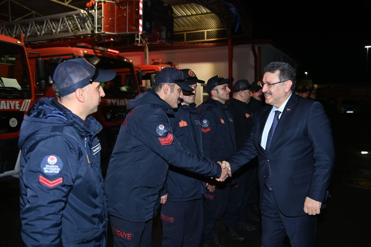 Trabzon’da Başkan Genç’ten Görevdeki İtfaiyecilere Yeni Yıl Ziyareti - Sayfa 3