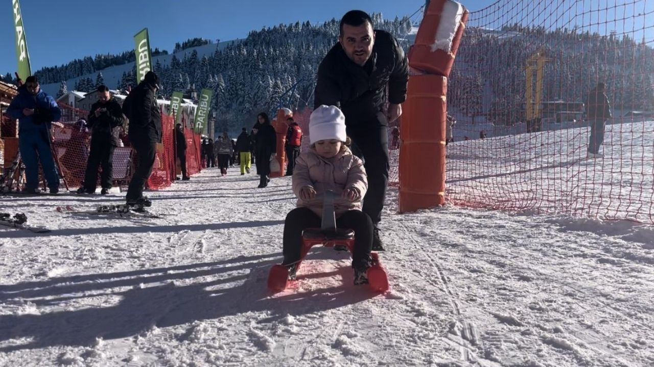 Turistler Yeni Yılı Kutlamak İçin Uludağ'a Akın Ettiler