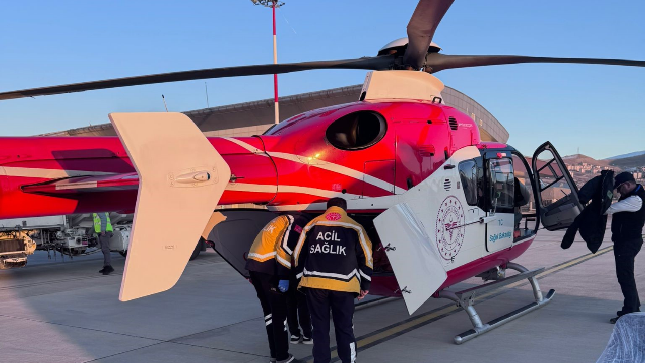 Hakkari'de Kalp Krizi Geçiren Hasta Helikopterle Van'a Sevk Edildi