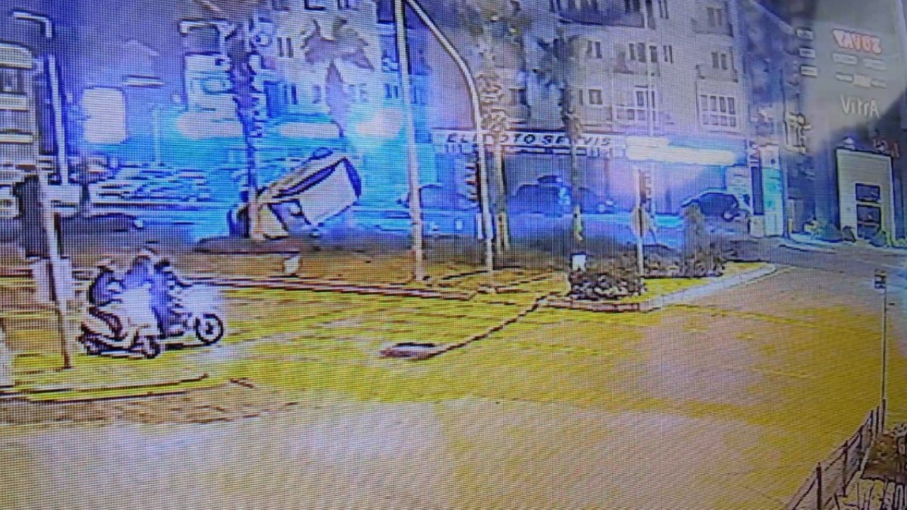 Kırmızı Işık İhlali Faciası: Kuşadası’nda Otomobil Takla Attı, 1 Yaralı