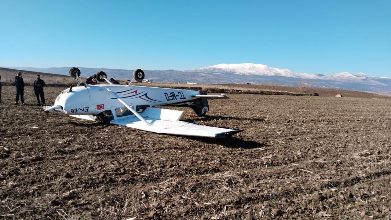 Zorunlu İniş Yapan Eğitim Uçağı Tarlaya Ters Olarak Çakıldı: Pilot Yaralandı! - Sayfa 4