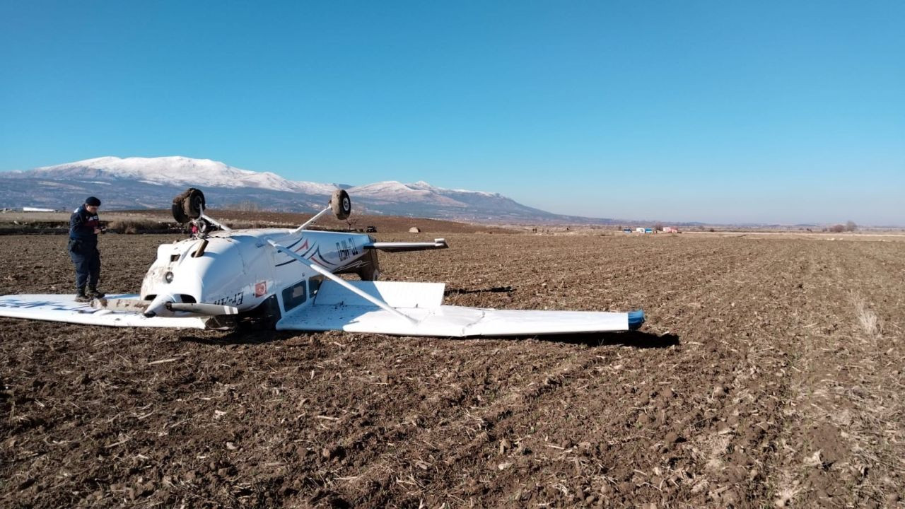 Zorunlu İniş Yapan Eğitim Uçağı Tarlaya Ters Olarak Çakıldı: Pilot Yaralandı! - Sayfa 5