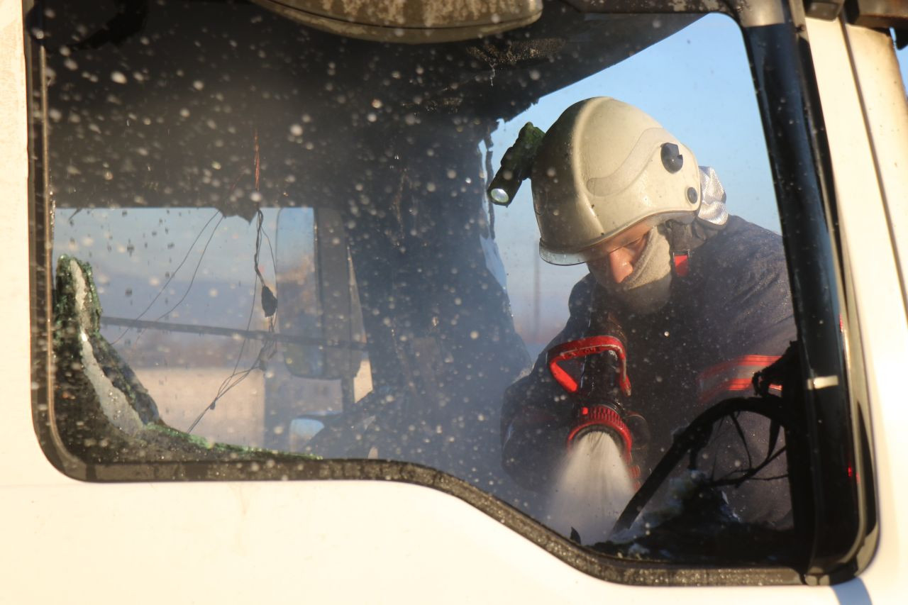 Sakarya'da Park Halindeki Tır Alevlere Teslim Oldu - Sayfa 1