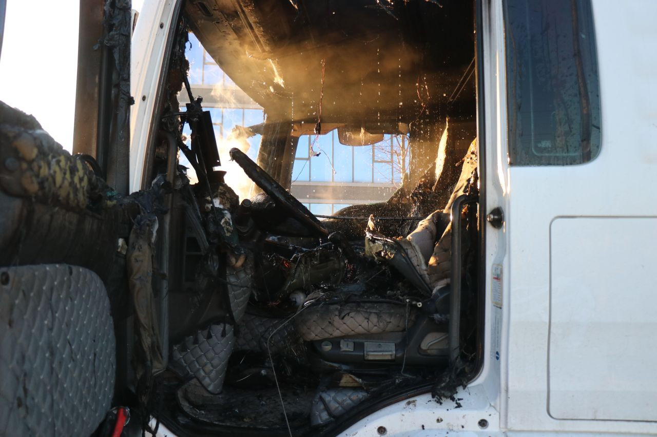 Sakarya'da Park Halindeki Tır Alevlere Teslim Oldu - Sayfa 3