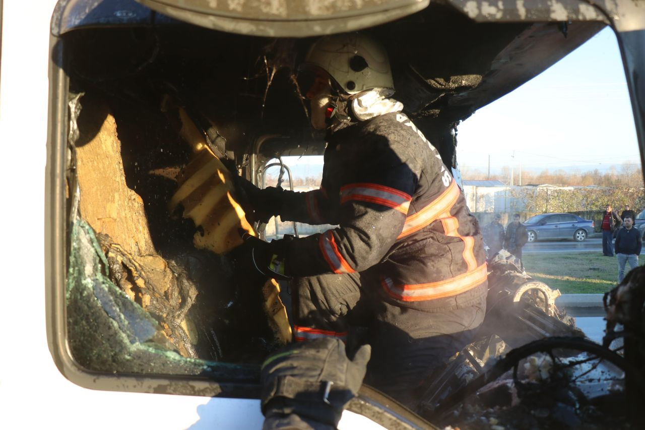 Sakarya'da Park Halindeki Tır Alevlere Teslim Oldu - Sayfa 7