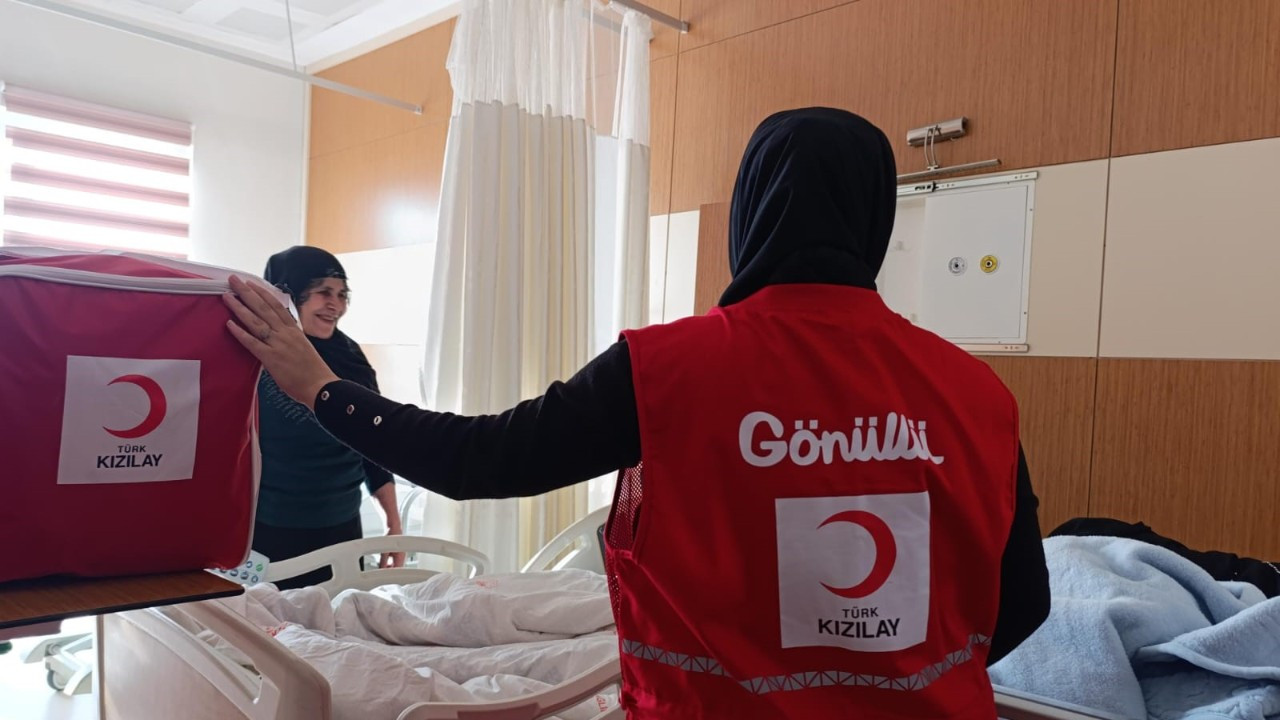 Kızılay'dan Yeni Yılın İlk Bebeklerine Sevgi Dolu Hediye