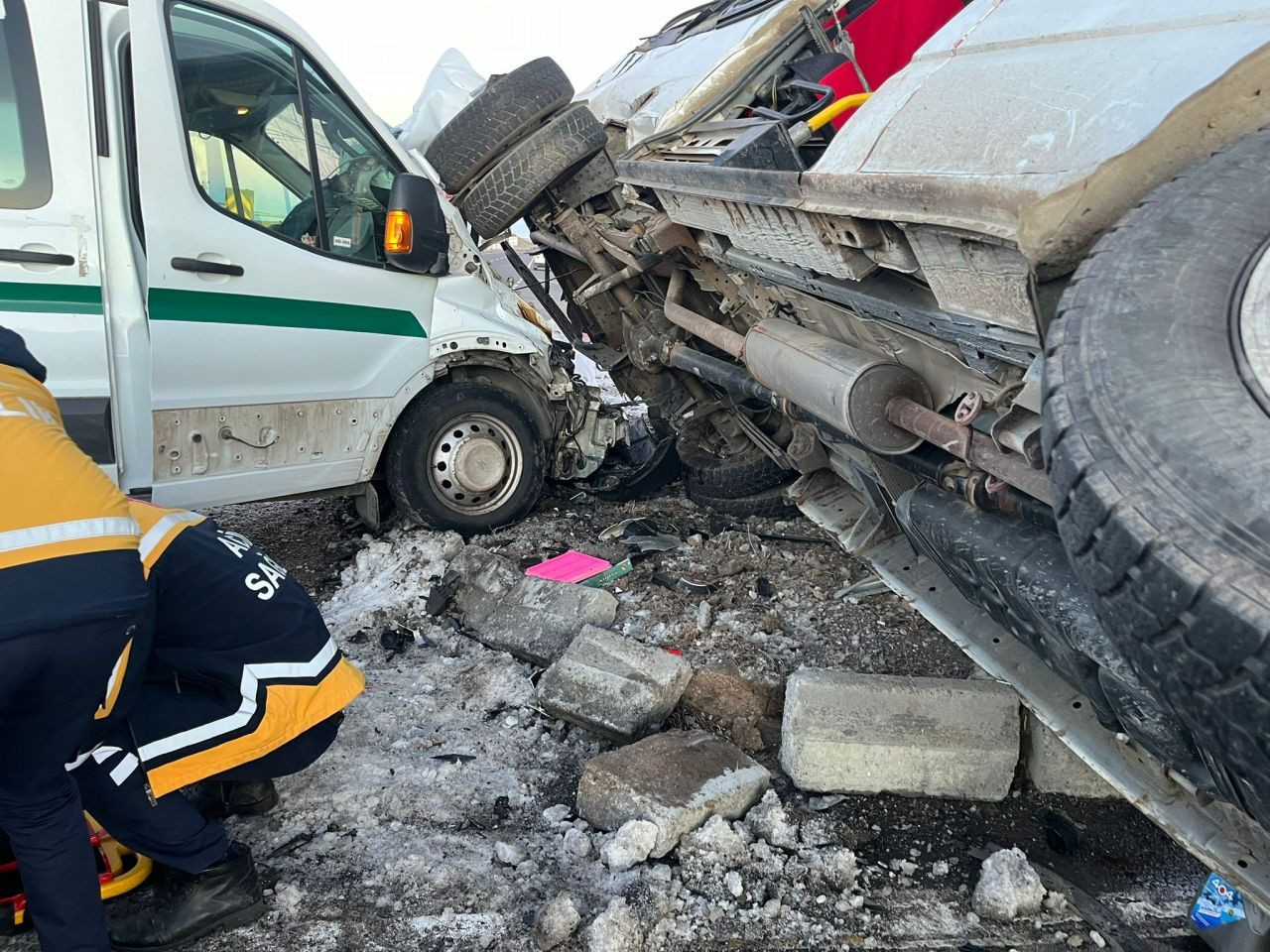 Kars’ta İki Minibüs Çarpıştı: 13 Kişi Yaralandı - Sayfa 3