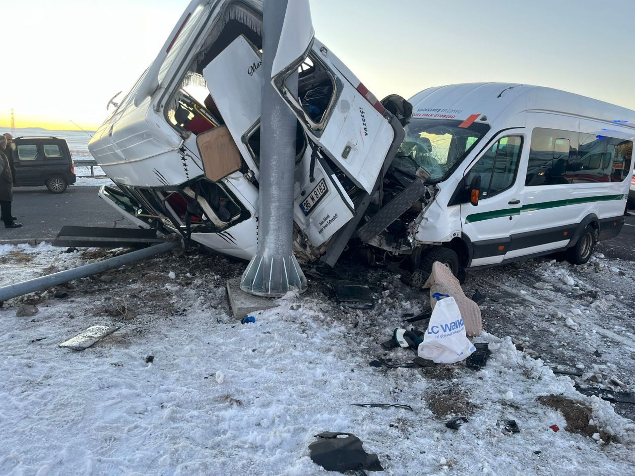 Kars’ta İki Minibüs Çarpıştı: 13 Kişi Yaralandı - Sayfa 4