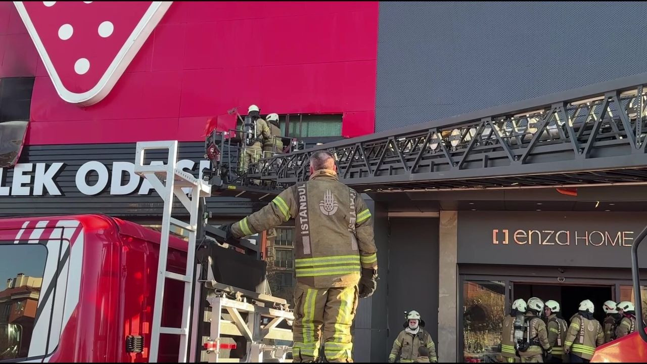 Mobilya Mağazasında Yangın: Bir Çalışan Hastaneye Kaldırıldı - Sayfa 3