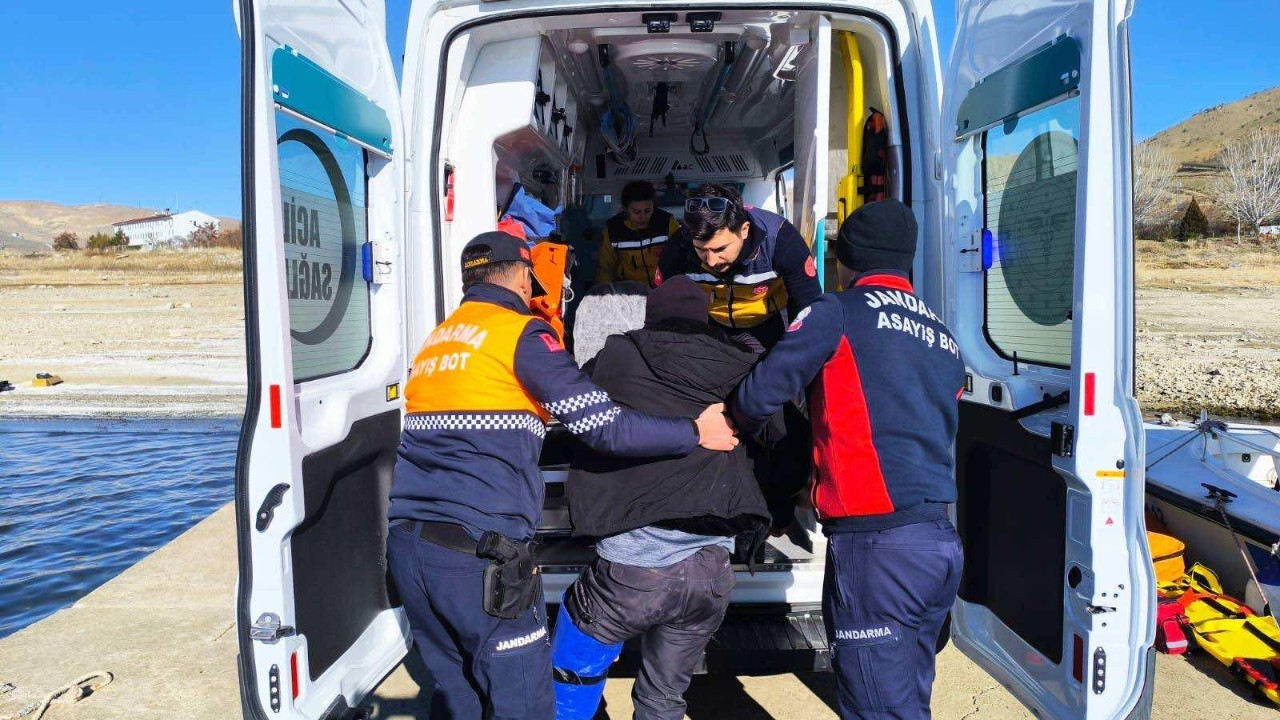 Tunceli'de Balık Tutarken Kayalıktan Düşen Kişi Kurtarıldı