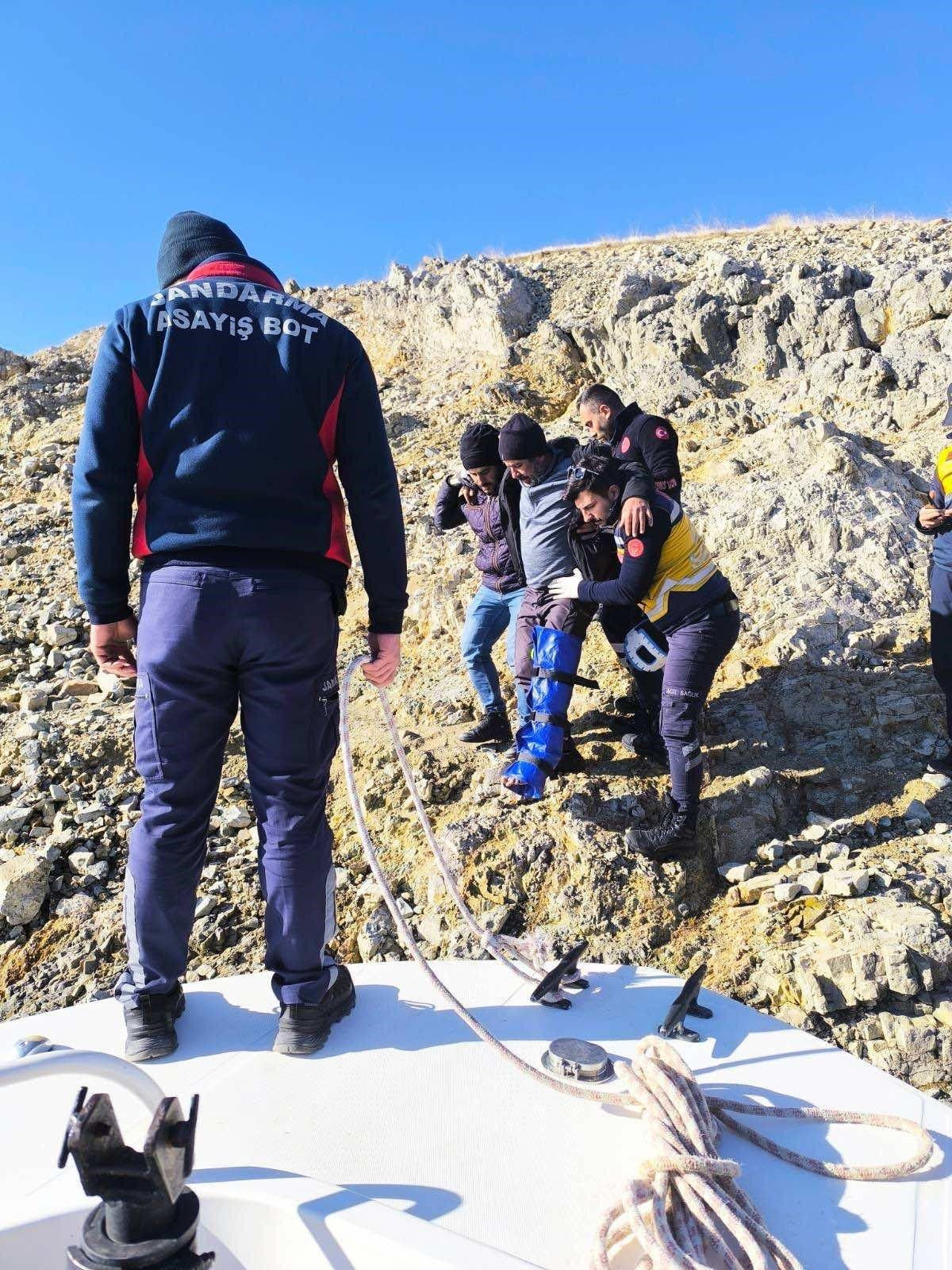 Tunceli'de Balık Tutarken Kayalıktan Düşen Kişi Kurtarıldı - Sayfa 4