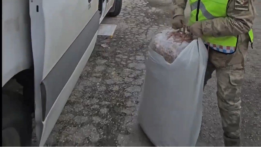 Van'da Kayısı Çuvallarından Kaçak Sigara Çıktı - Sayfa 2