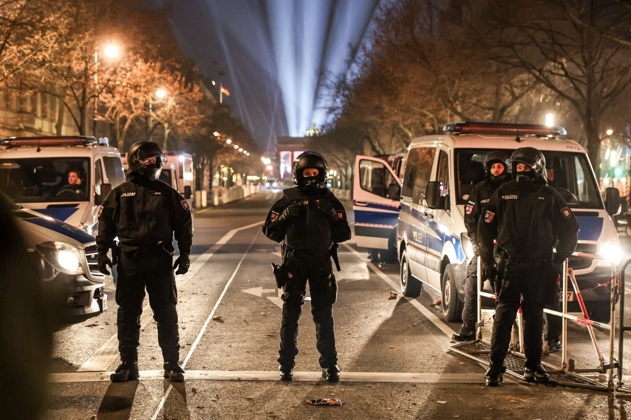 Almanya'da Yılbaşı Şiddeti: 5 Ölü, 31 Yaralı, 330 Gözaltı - Sayfa 3