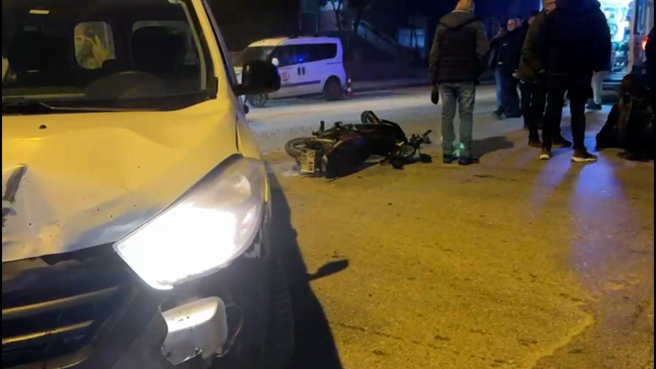 Gönen’de Trafik Kazası: Motosiklet Sürücüsü ve Yolcusu Yaralandı - Sayfa 1