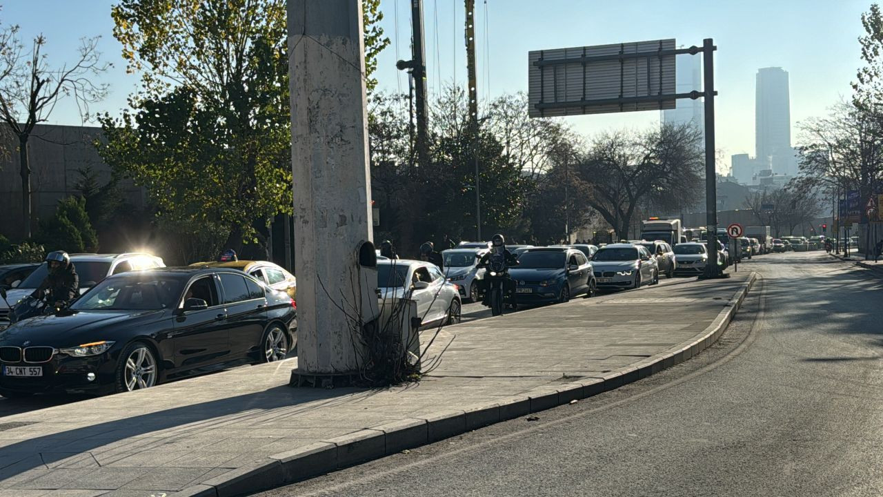 Şişli’de Ters Yönde Otomobilin Çarptığı Motosikletli Ağır Yaralandı - Sayfa 3