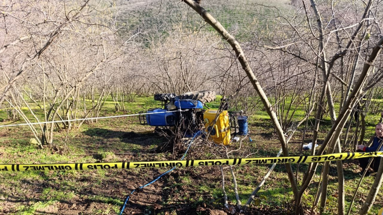 Karasu'da Feci Kaza! Kontrolden Çıkan Traktörün Altında Kalan Sürücü Hayatını Kaybetti!