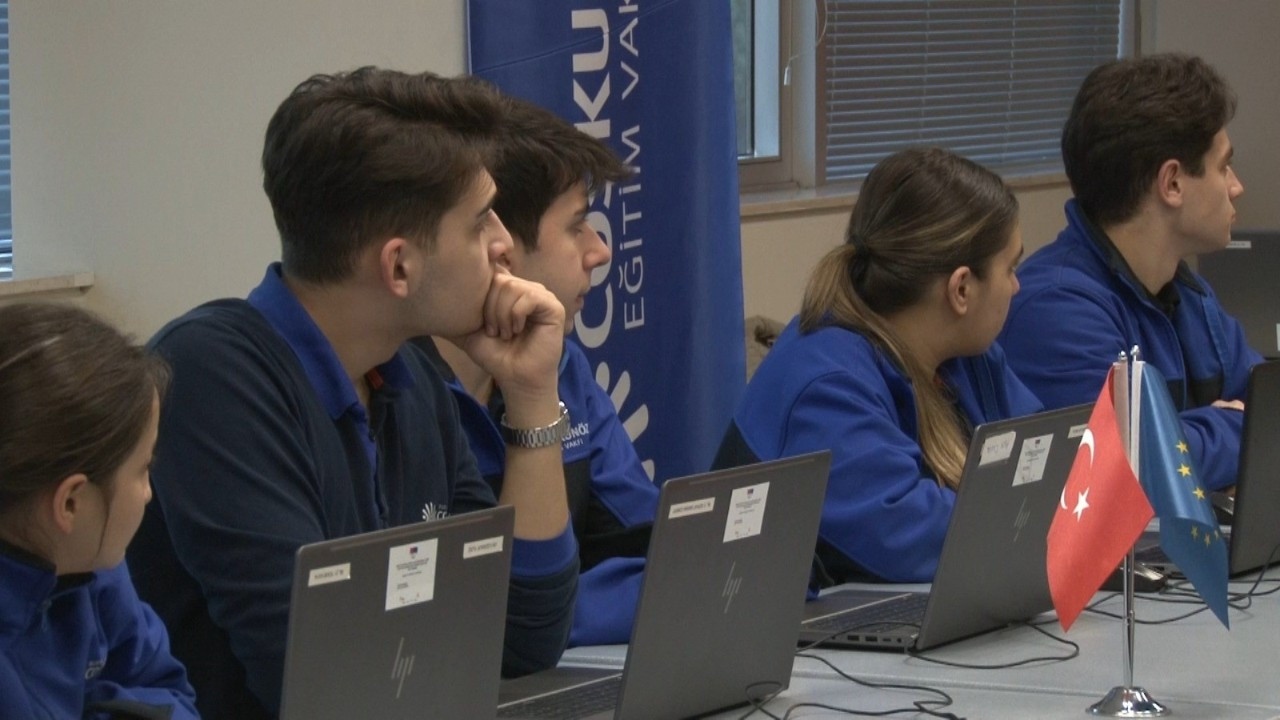 Bursa'da 140 kişiye geleceğin mesleklerinden biri olarak görülen AR/VR/XR eğitimi verildi