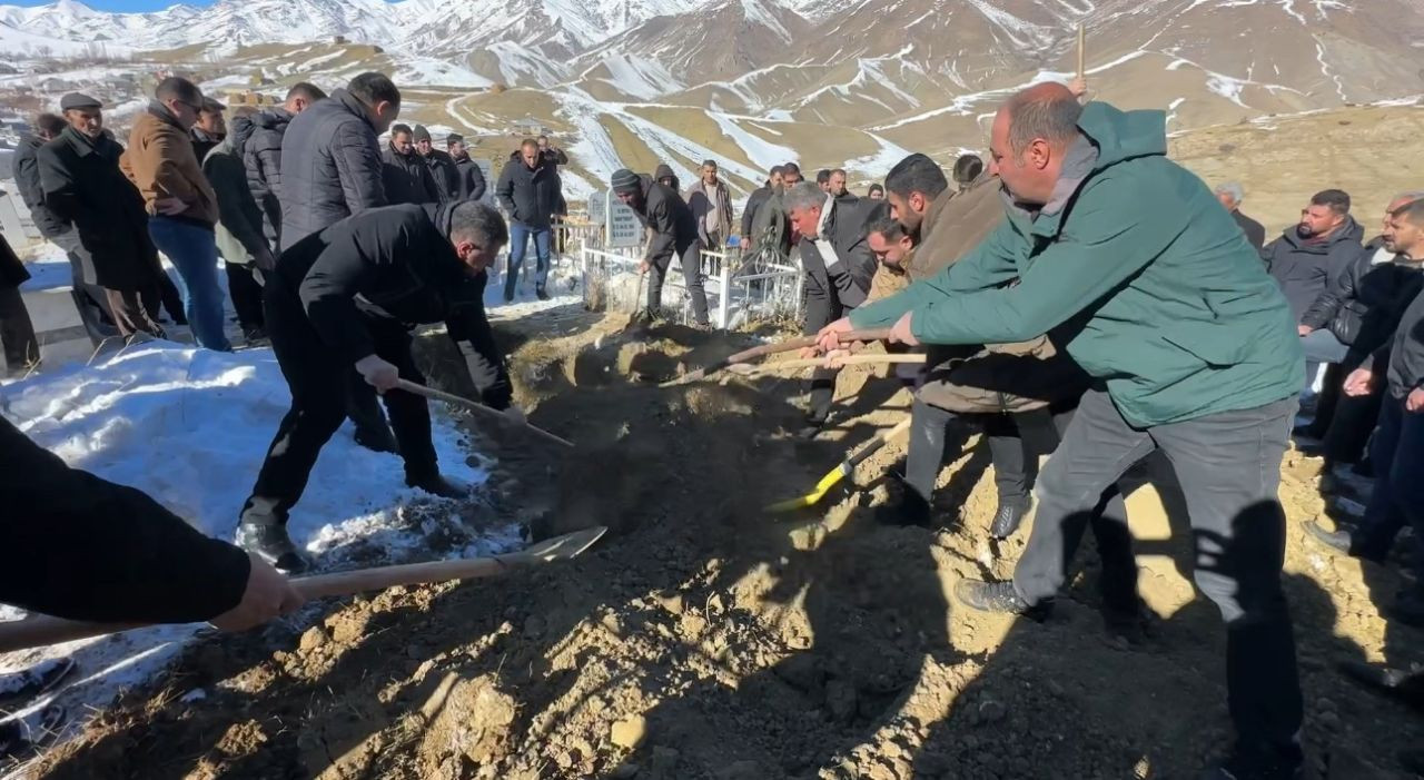 Kazada Kaya Parçasının İsabet Ettiği Çocuk Gözyaşları Arasında Toprağa Verildi - Sayfa 7