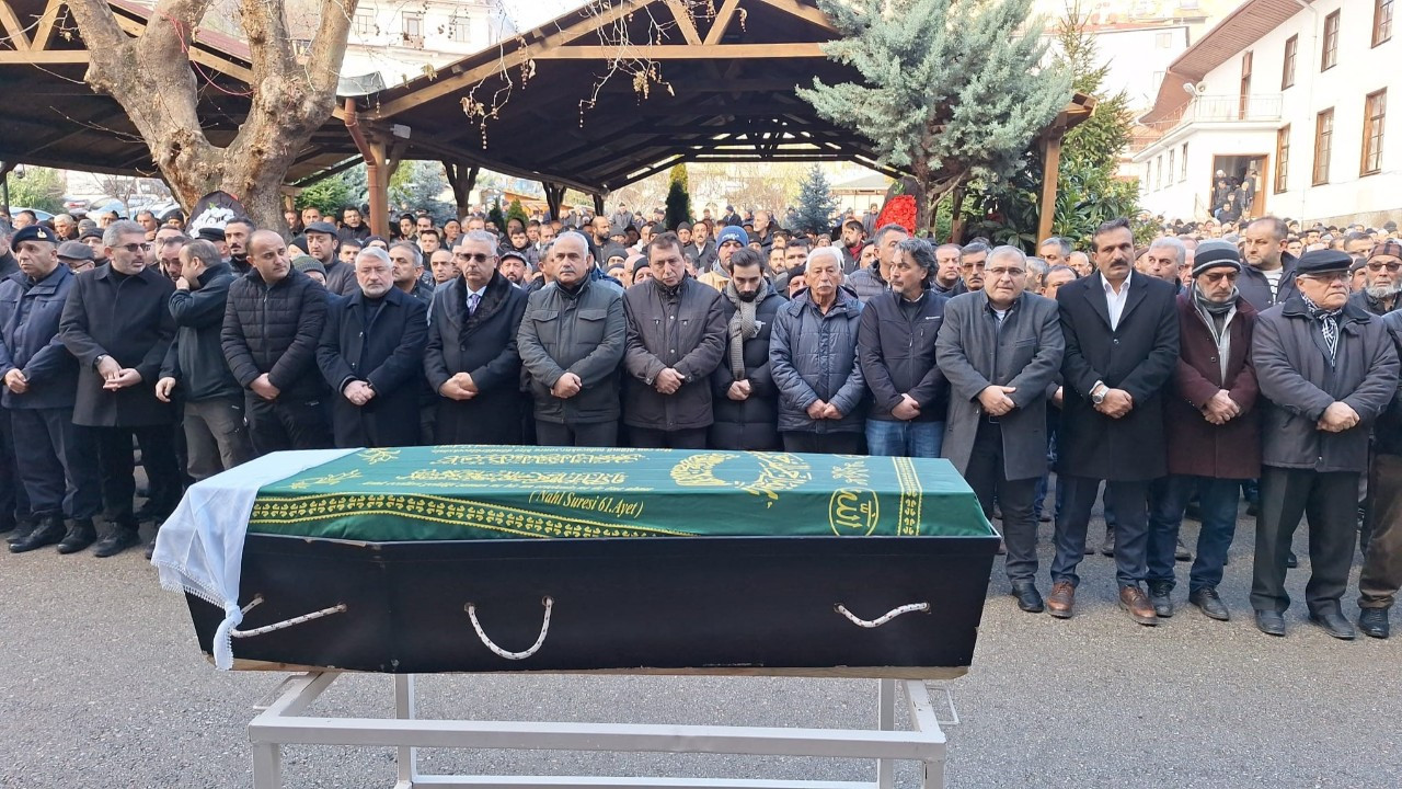 İskilip Belediye Başkanı İsmail Çizikci Annesini Son Yolculuğuna Uğurladı