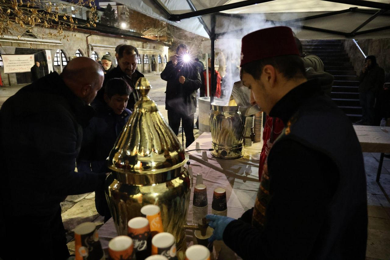 Sivas’ta Regaip Kandili’nde Salep İkramı Yoğun İlgi Gördü - Sayfa 3