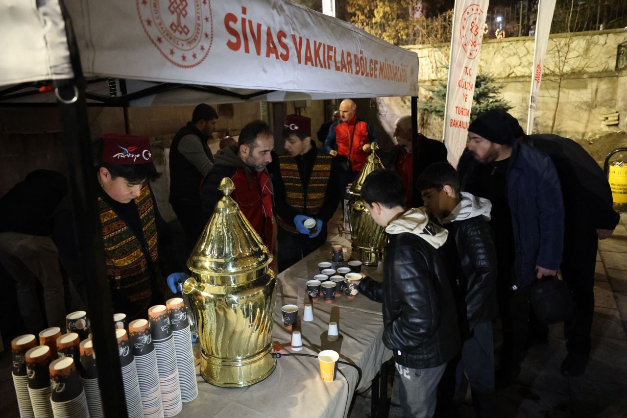 Sivas’ta Regaip Kandili’nde Salep İkramı Yoğun İlgi Gördü - Sayfa 5