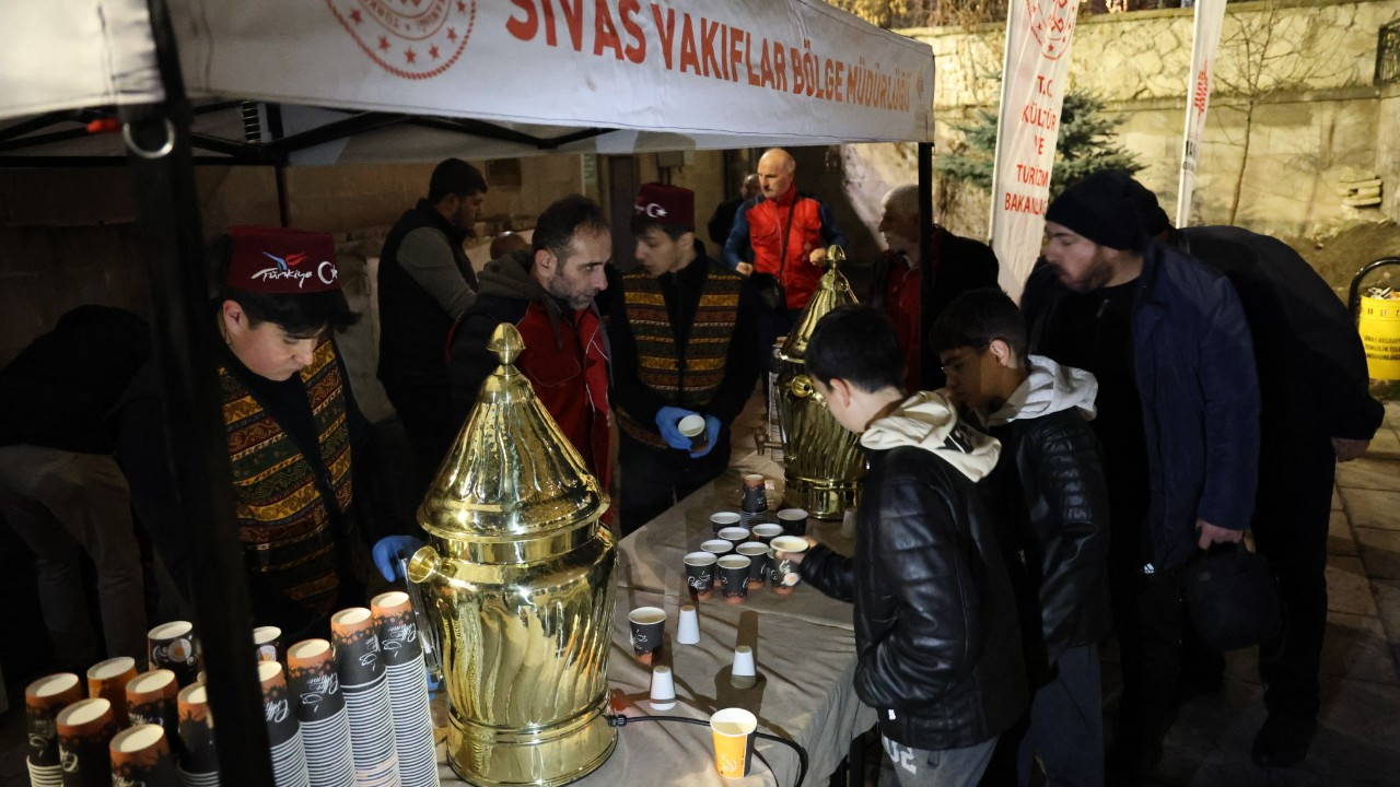 Sivas’ta Regaip Kandili’nde Salep İkramı Yoğun İlgi Gördü