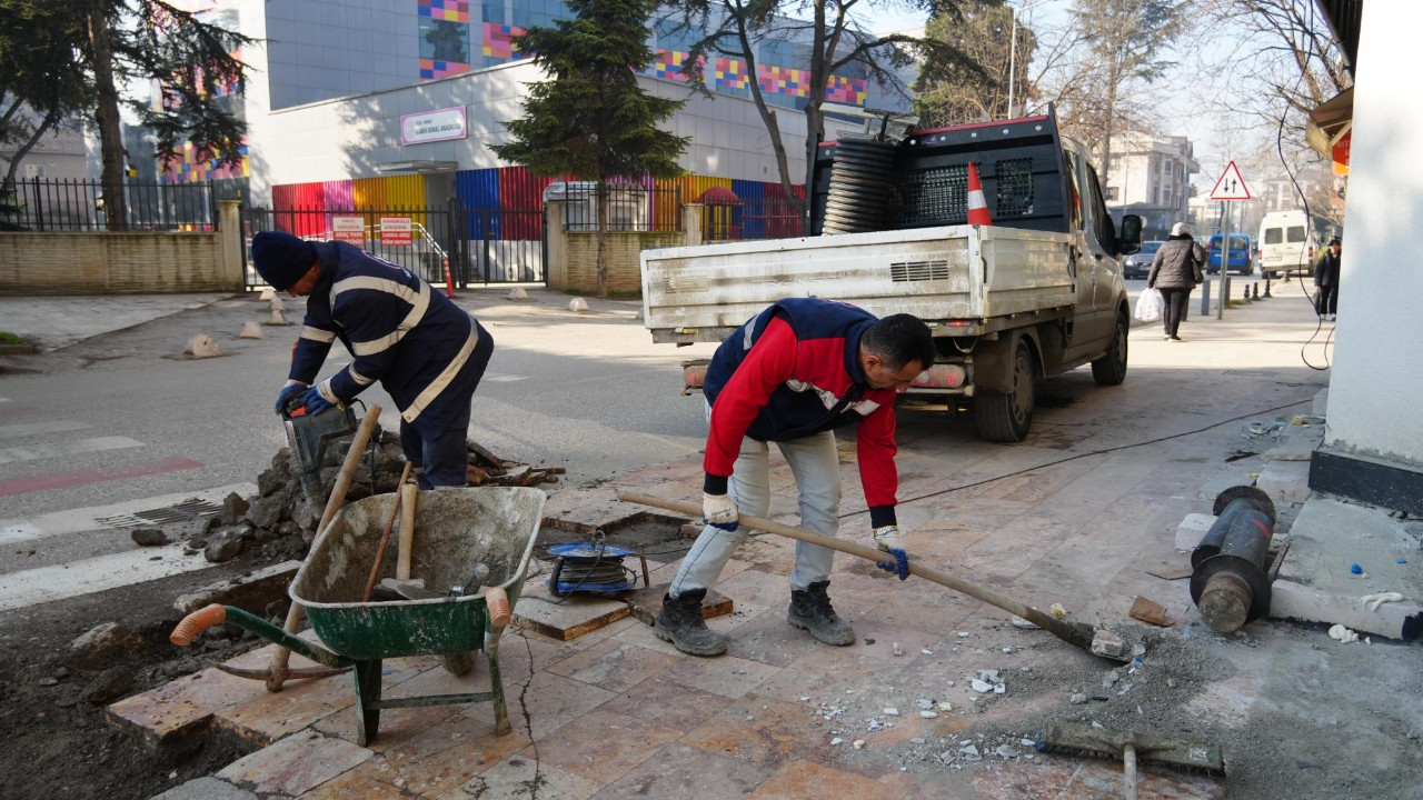 Düzce’de Kaldırım ve Peyzaj Çalışmaları Hız Kesmeden Devam Ediyor