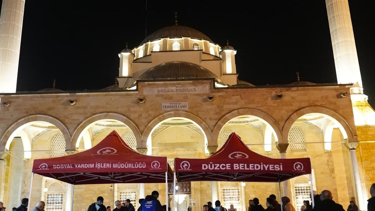 Düzce Belediyesi’nden Regaip Kandili’nde Anlamlı İkram