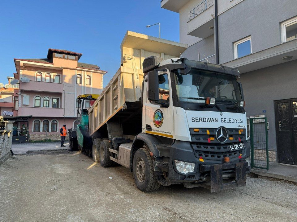 Serdivan’da Yollar Yeniden Şekilleniyor! Arabacıalanı Mahallesi’nde Asfaltlama Çalışmaları Tamamlandı! - Sayfa 9