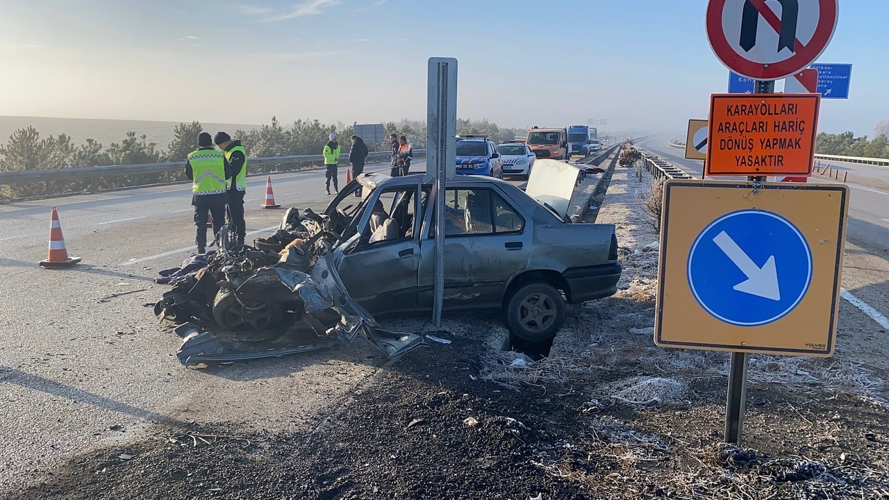 Ters Yöne Giren Otomobil Tırla Çarpıştı: 1 Ölü, 1 Yaralı