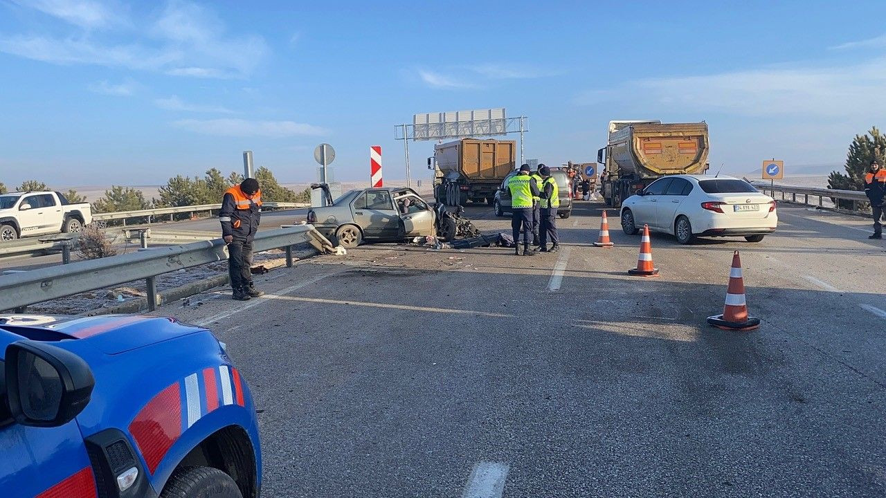 Ters Yöne Giren Otomobil Tırla Çarpıştı: 1 Ölü, 1 Yaralı - Sayfa 3