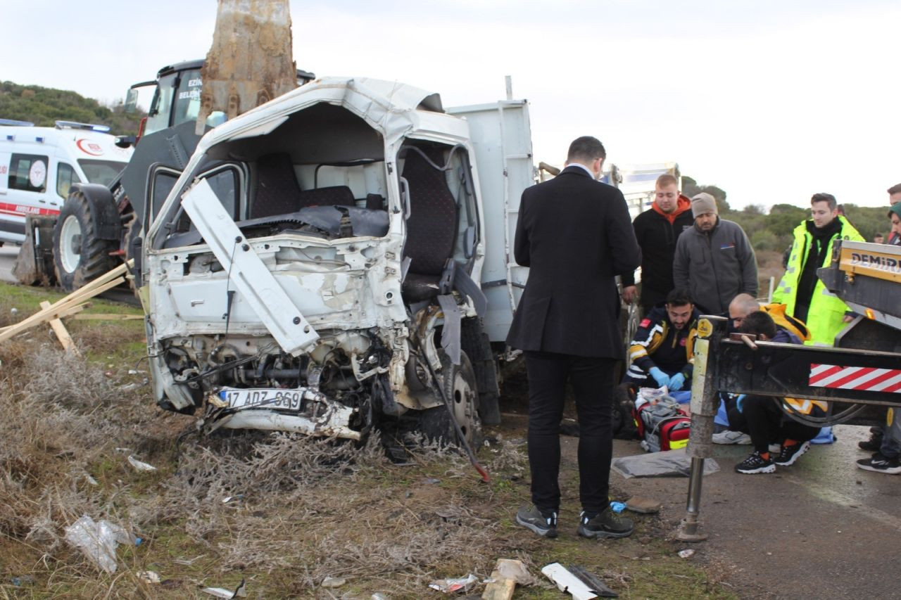 Çanakkale'de İki Kamyonet Çarpıştı: 1 Ölü, 1 Yaralı - Sayfa 1