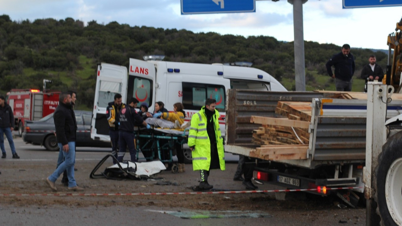 Çanakkale'de İki Kamyonet Çarpıştı: 1 Ölü, 1 Yaralı