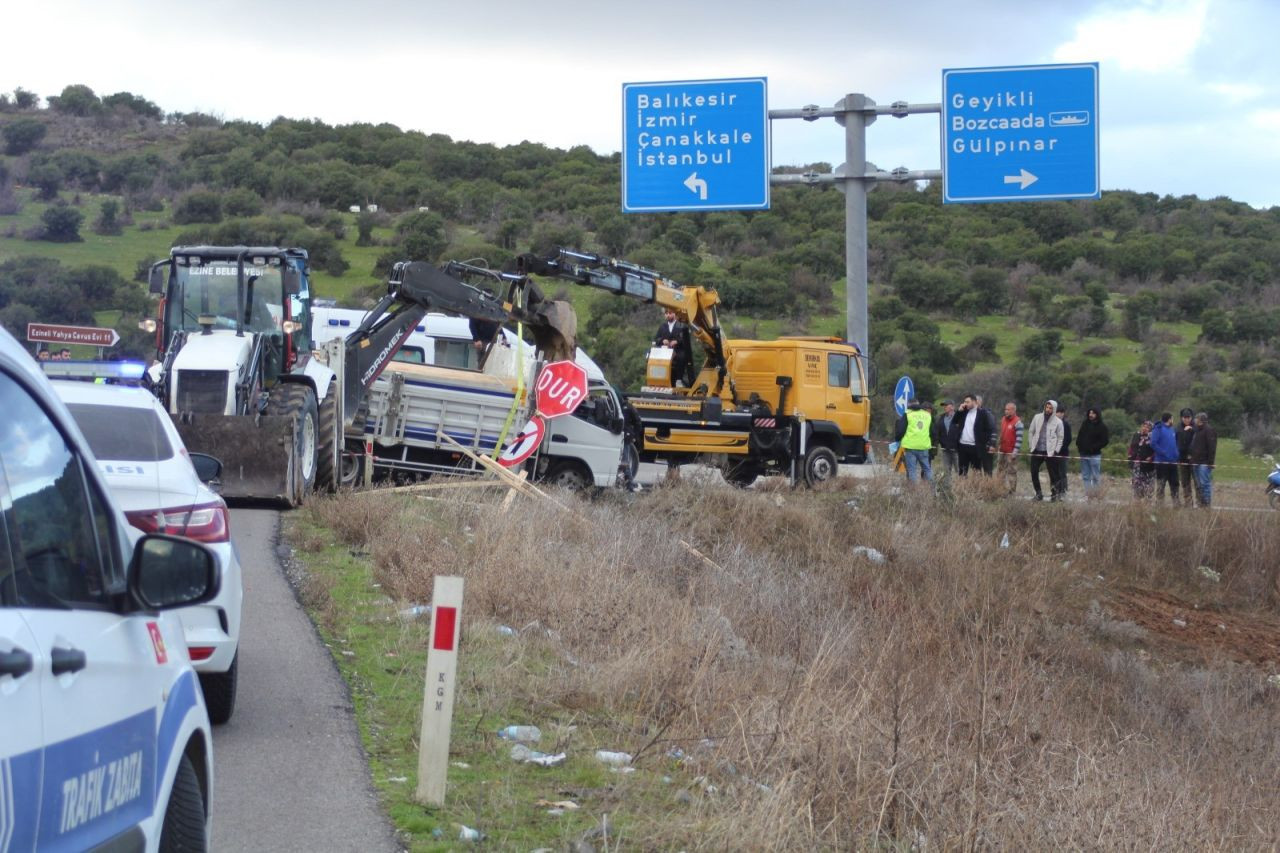 Çanakkale'de İki Kamyonet Çarpıştı: 1 Ölü, 1 Yaralı - Sayfa 4