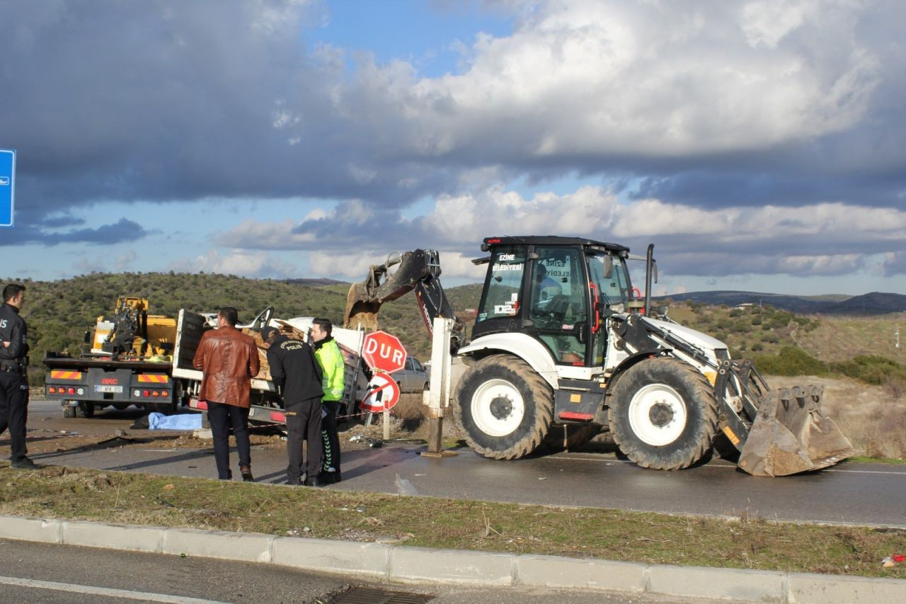 Çanakkale'de İki Kamyonet Çarpıştı: 1 Ölü, 1 Yaralı - Sayfa 5