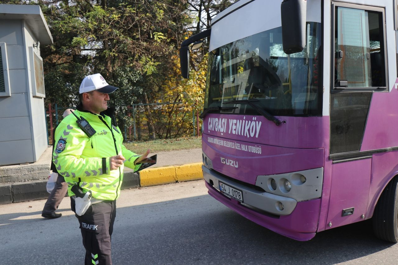 Sakarya'da Aralık Ayında Trafik Polislerinden Sıkı Denetim: 700 Araç Men Edildi, 204 Ehliyet Alındı! - Sayfa 2