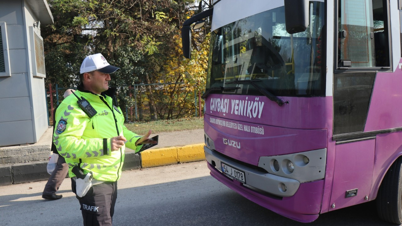 Sakarya'da Aralık Ayında Polis Ekiplerinden Trafikte Sıkı Denetim: 700 Araç Men Edildi, 204 Ehliyet Alındı!