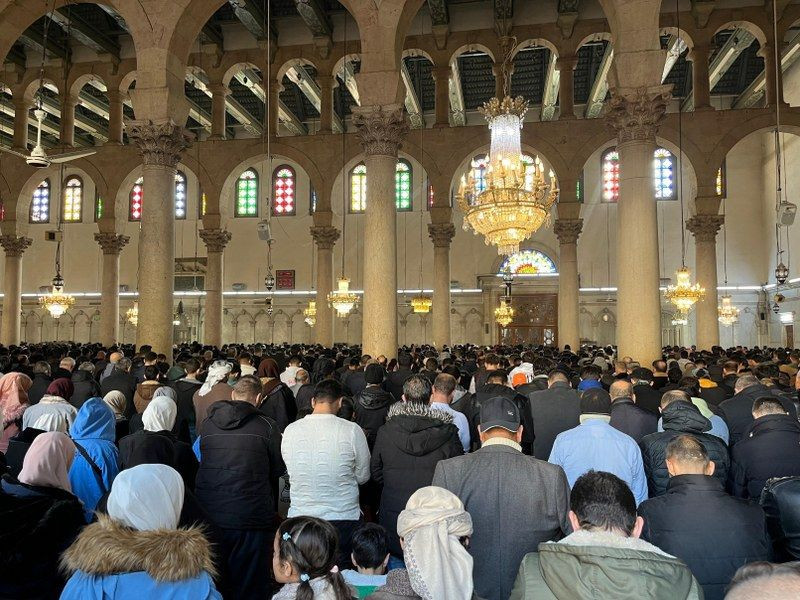 Şam'da Emevi Camii'nde Cuma Namazı Yoğunluğu - Sayfa 7