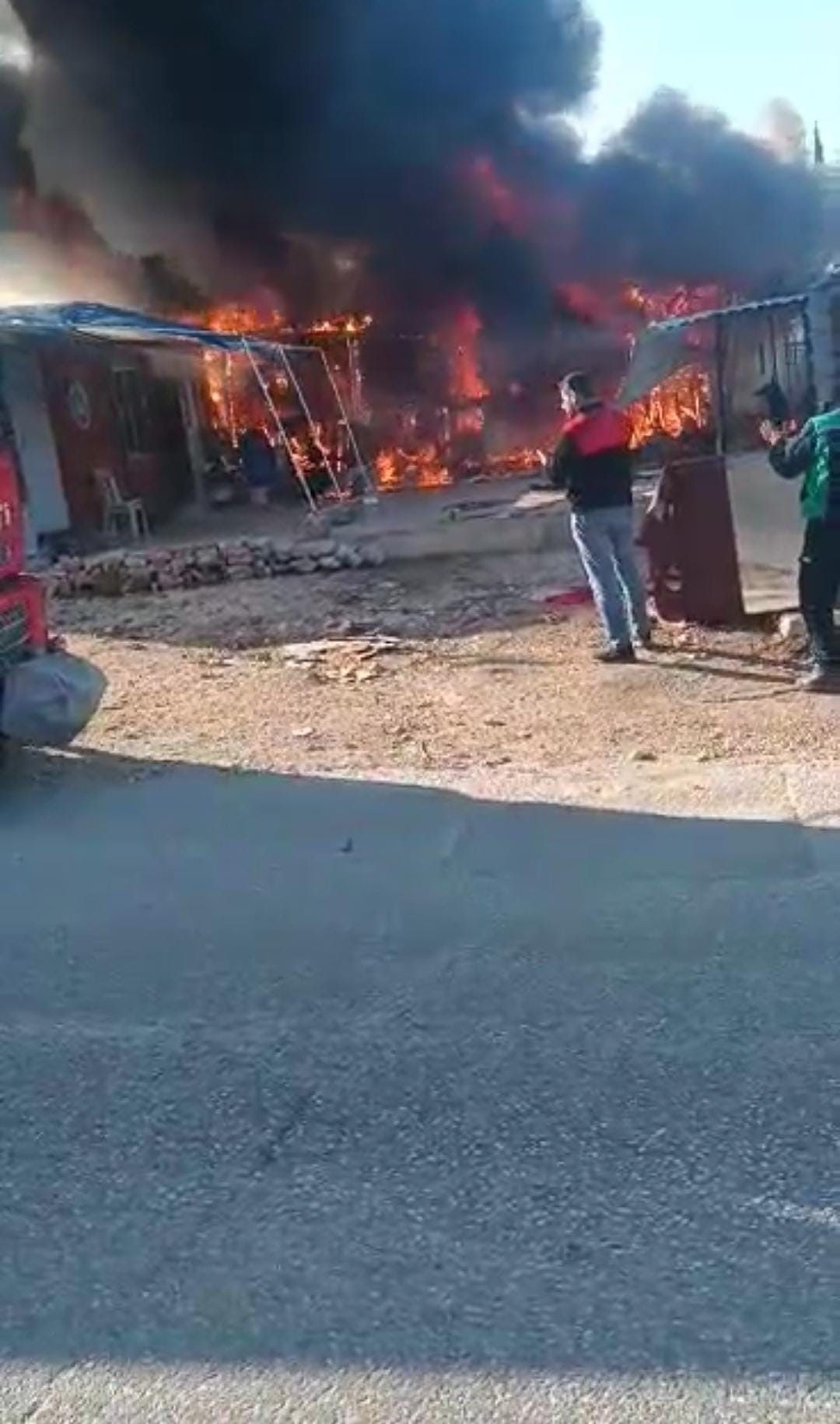 Hatay'da Depremzedelerin Kaldığı 4 Konteyner Yandı! - Sayfa 1