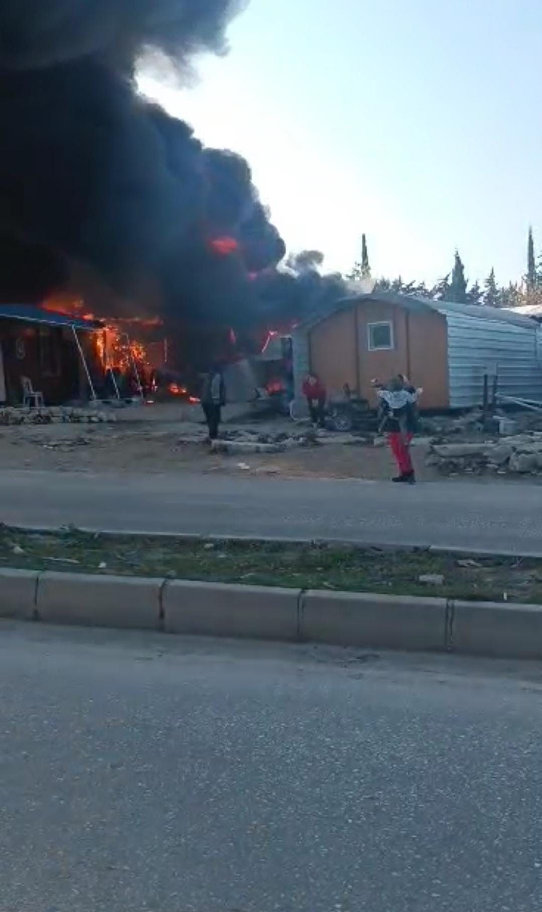 Hatay'da Depremzedelerin Kaldığı 4 Konteyner Yandı! - Sayfa 3