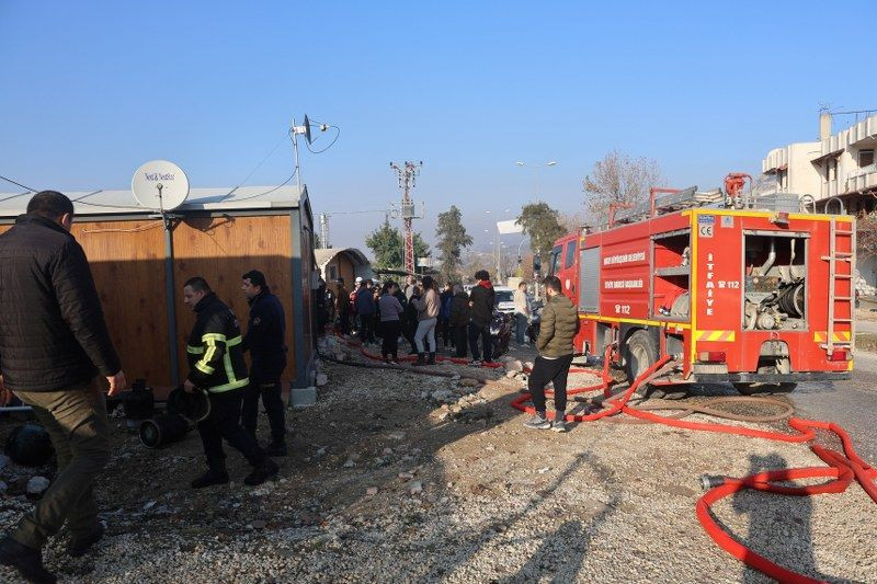 Hatay'da Depremzedelerin Kaldığı 4 Konteyner Yandı! - Sayfa 6