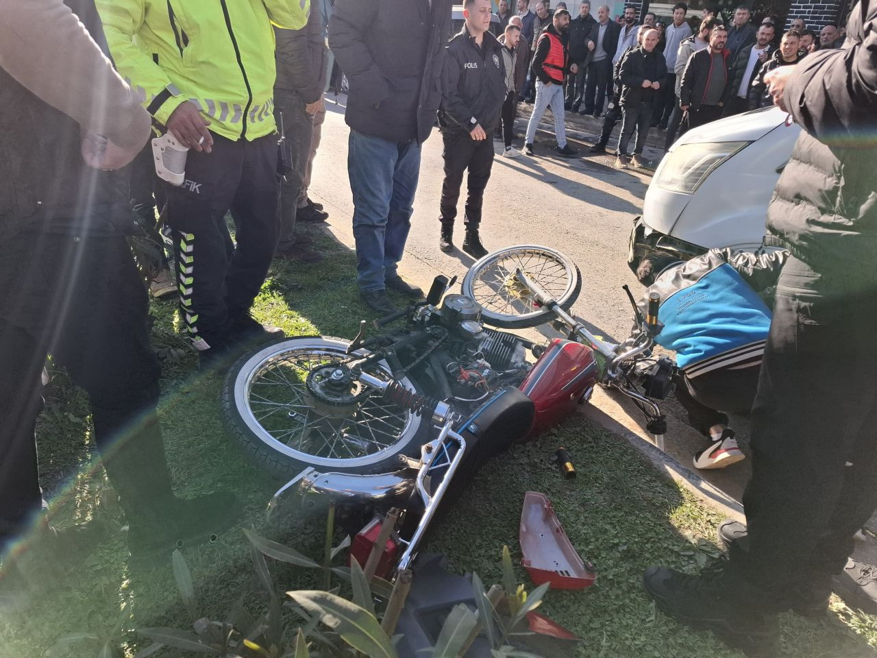 Sakarya’da Polisten Kaçan Ehliyetsiz Sürücü Ters Yönde Kaza Yaptı - Sayfa 1