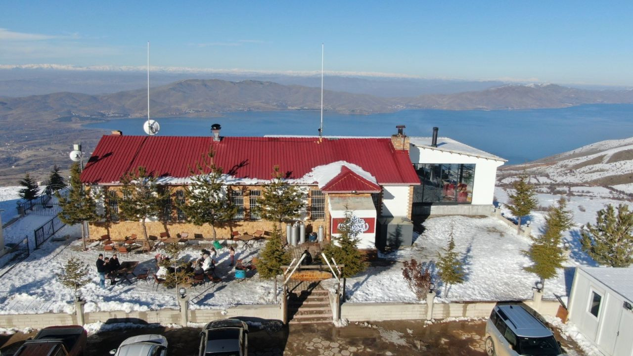 Türkiye’nin Göl Manzaralı Hazarbaba Kayak Merkezi’nde Sezon Açıldı - Sayfa 3