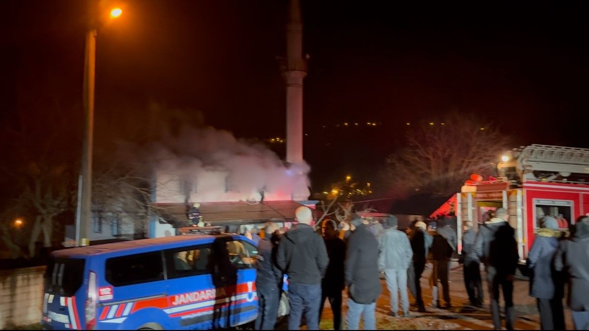 Ahşap Camide Çıkan Yangın Kısa Sürede Söndürüldü - Sayfa 3