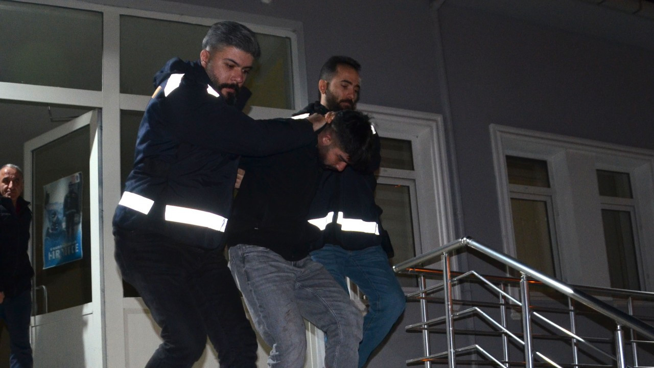 Bafra’da Bıçaklı Kavga: 20 Yaşındaki Genç Hayatını Kaybetti