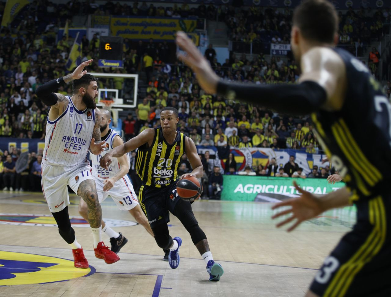 EuroLeague’de Türk Derbisini Fenerbahçe Kazandı: Efes’i 84-76 Geçti - Sayfa 1