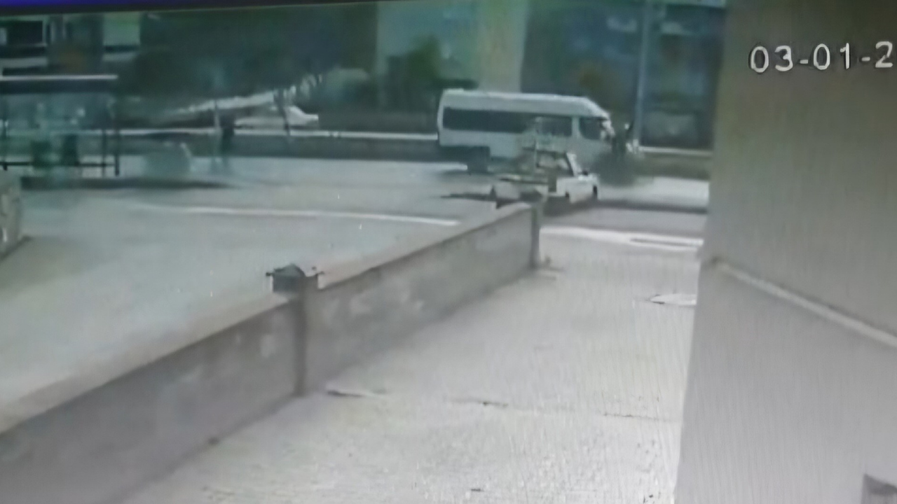 Bartın’da Minibüsün Bisiklete Çarpma Anı Kamerada