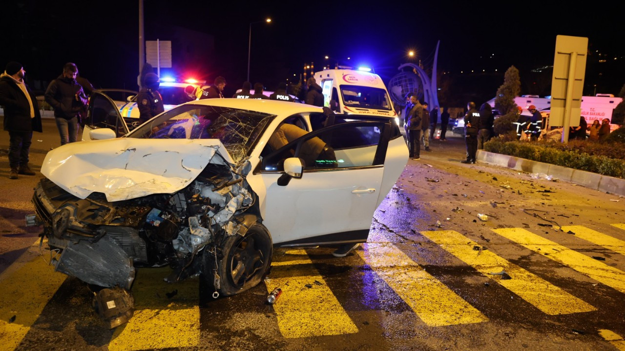 Nevşehir'de Otomobil İle Hafif Ticari Araç Çarpıştı: 9 Yaralı